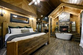 Secluded Cabin with Hot Tub Perfect for a Romantic Getaway in the Ouachita Mountains - 9
