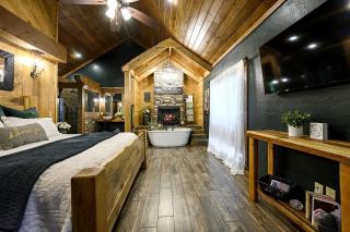 Secluded Cabin with Hot Tub Perfect for a Romantic Getaway in the Ouachita Mountains - 1
