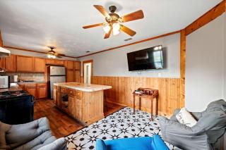 7 Farm House | Tiny Town at Historic Hico Ranch and RV Park & Horse Motel - 9