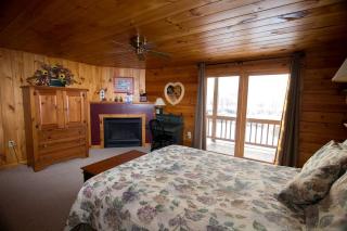 Extraordinary Cabin Rental Ideal for Large Groups in the Southern Poconos, Pennsylvania - 7