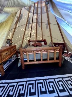 Peaceful Hand-Painted Tipi with Outdoor Kitchen near Columbia River Gorge, Oregon - 9