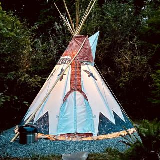 Peaceful Hand-Painted Tipi with Outdoor Kitchen near Columbia River Gorge, Oregon - 0