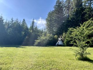 Peaceful Hand-Painted Tipi with Outdoor Kitchen near Columbia River Gorge, Oregon - 1