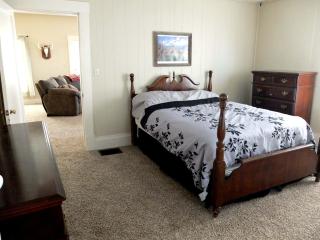 Beautifully-Furnished Cottage Rental for Family Vacation near Topeka, Kansas - 5