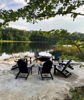 Private Lakefront Tiny Home with Hot Tub Near The Caverns, Tennessee - 0