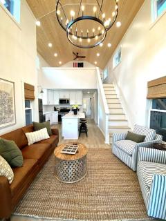 Private Lakefront Tiny Home with Hot Tub Near The Caverns, Tennessee - 5