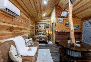 Creekside Cabin Retreat with Hot Tub & Fire Pit in Caddo Gap, Arkansas - 7