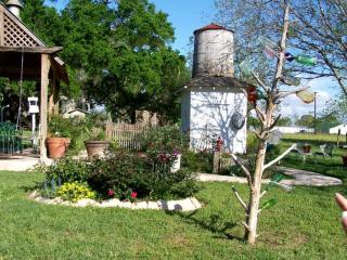 Cozy Romantic Accommodation in Bed and Breakfast near Bellville, Texas - 2