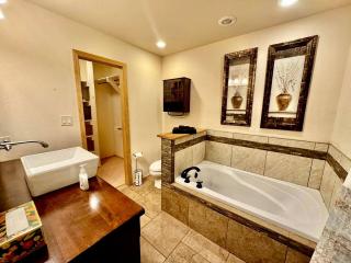 Hilltop Vacation Rental with Stunning 180-Degree Views Near Lake Hamilton & Lake Ouachita, AR - 6