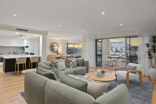 Erins Isle Luxury Waterfront Retreat - 7