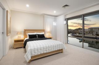 Erins Isle Luxury Waterfront Retreat - 4