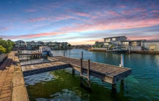 Erins Isle Luxury Waterfront Retreat - 8