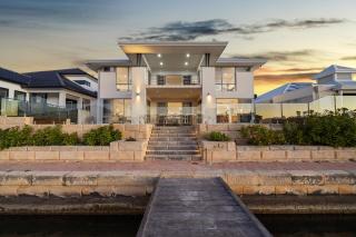 Erins Isle Luxury Waterfront Retreat - 5