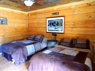 Comfortable Western-Style Getaway for Two near Hillsville, Virginia - 0