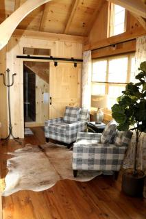 Waterfront Barn Accommodation Ideal for a Weekend Getaway from Philadelphia - 2