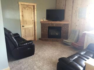 Stunning Lakefront Cabin Rental Just Outside of Yellowstone National Park in Montana - 4