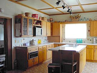 Tranquil Cottage on a Ranch Stay near the unusual Mountains in Montana - 3