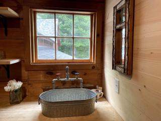 Cozy Barn Retreat with Deck and Mountain Views in Vermont - 7