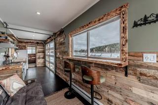 Serene Recycled Container in Big Sky Montana, Perfect for a Glamping Weekend in the Wilderness - 5