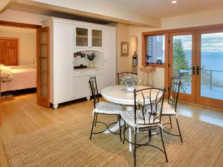 Romantic Getaway with Cozy Fireplace on Bainbridge Island, Washington - 3