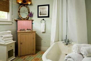 Inviting Bungalow with Vintage Details on Working Ranch and B&B near Houston, Texas - 1