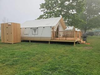 Spacious Safari Tent Rental Ideal for Glamping near NYC - 1