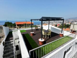Palheiro's Dreaming View House by Mth - 7