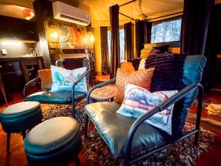 Luxurious Romantic Glamping Cabin with Outdoor Tub near Lake Fork in East Texas - 5