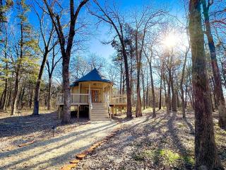 Luxurious Romantic Glamping Cabin with Outdoor Tub near Lake Fork in East Texas - 4