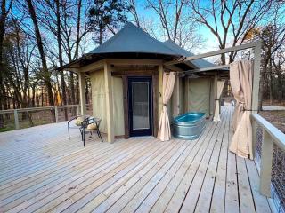 Luxurious Romantic Glamping Cabin with Outdoor Tub near Lake Fork in East Texas - 1
