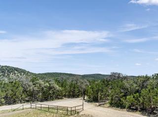 Private Romantic Cabin Perfect for Couples in Texas - 7