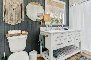 Private Romantic Cabin Perfect for Couples in Texas - 2