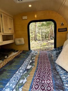 Unique Tiny Teardrop Camper for a Cozy Romantic Getaway in the Forest by the River in Jacksonville, Vermont - 8