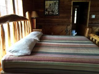 Rustic Vacation Getaway with a Private Balcony near Greenville, Texas - 7