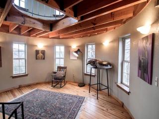 Amazing Contemporary Castle Rental for Families and Groups in Eureka Springs, Arkansas - 8
