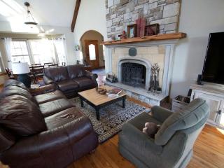 Amazing Contemporary Castle Rental for Families and Groups in Eureka Springs, Arkansas - 5