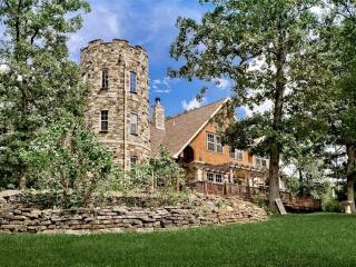 Amazing Contemporary Castle Rental for Families and Groups in Eureka Springs, Arkansas - 4