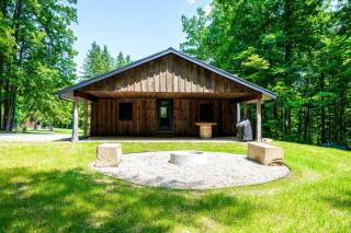 Peaceful Cozy Cabin Retreat Surrounded by Nature for a Wonderful Couples Getaway near Madison, Ohio - 5