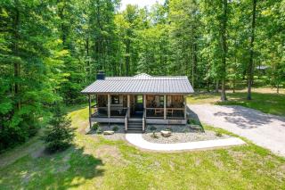 Peaceful Cozy Cabin Retreat Surrounded by Nature for a Wonderful Couples Getaway near Madison, Ohio - 1
