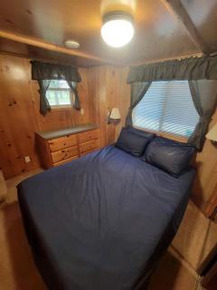 Cozy Log Cabin with Loft Bed & Central Air Conditioning - 7