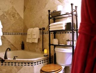 Romantic Bed and Breakfast Getaway with a Fireplace in Lincoln, Nebraska - 1