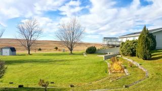 Charming Queen Room for a Romantic Getaway near Cody Park in Nebraska - 5