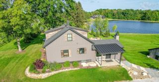 Modern Farmhouse Cottage with Stunning Lake Views Nestled in Ohio's Wine Country near Madison, Ohio - 0