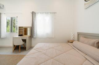 Calm house. 2BR. 10 min drive to the beach - 2