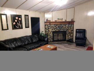Peaceful Riverfront Manufactured Home with Fireplace on the Great Satilla River near Woodbine, Georgia - 9