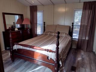 Peaceful Riverfront Manufactured Home with Fireplace on the Great Satilla River near Woodbine, Georgia - 7
