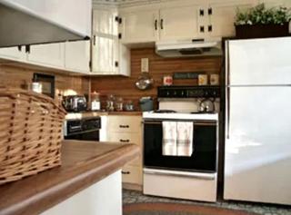 Spacious Pet-Friendly Accommodation for Two Guests near Lincoln, Nebraska - 3