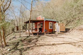 Cozy Riverfront Cabin with Outdoor Cedar Shower near Route 66 in St. Robert, Missouri - 1