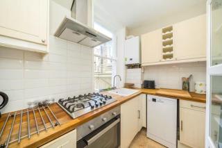 Garden Flat Walking distance to Tube & Train- long stays welcome - 3