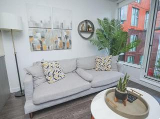 Modern 1BR Condo w Parking Near Downtown - 5